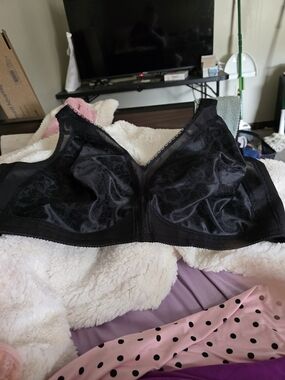 Comfort-Fit Black Floral Jacquard Wireless Bra - Women's Intimates